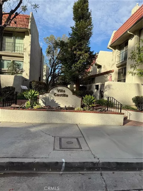 22307 Erwin St, Woodland Hills, CA 91367