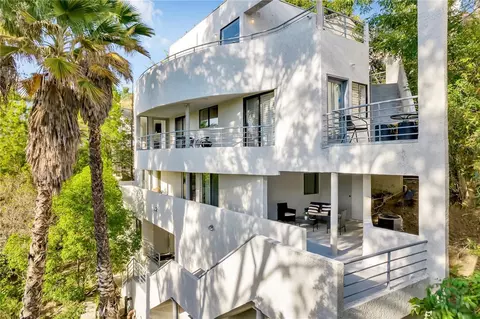 4939 Medina Dr, Woodland Hills, CA 91364