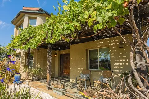 1341 W 37th Dr, Los Angeles, CA 90007