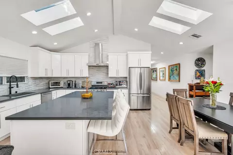 18016 Collins St, Encino, CA 91316