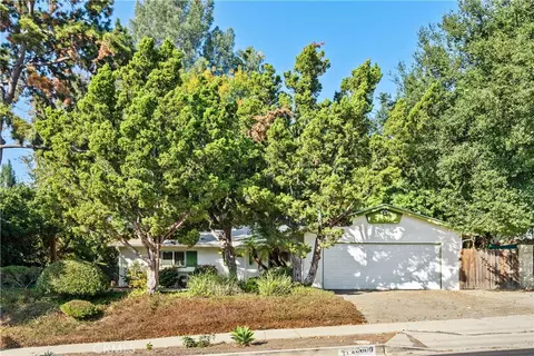 20609 Clark St, Woodland Hills, CA 91367