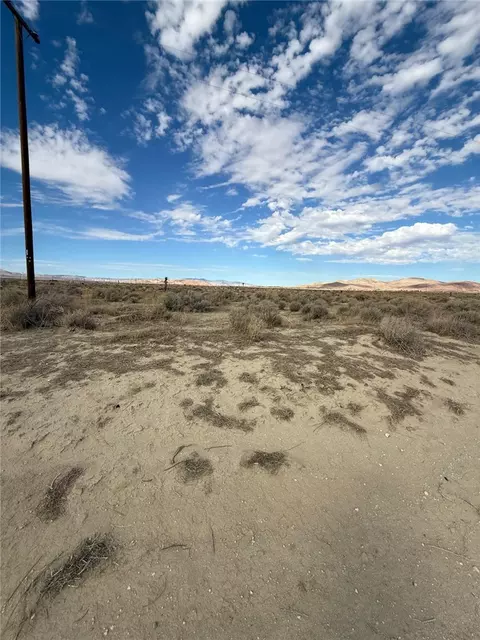 85 Th St W, Rosamond, CA 93560 photo 10