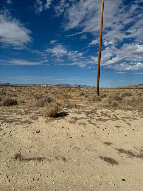 85 Th St W, Rosamond, CA 93560 photo 5