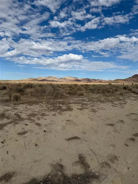 85 Th St W, Rosamond, CA 93560 photo 9