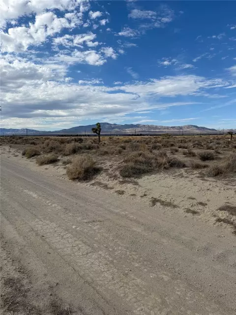 85 Th St W, Rosamond, CA 93560 photo 11