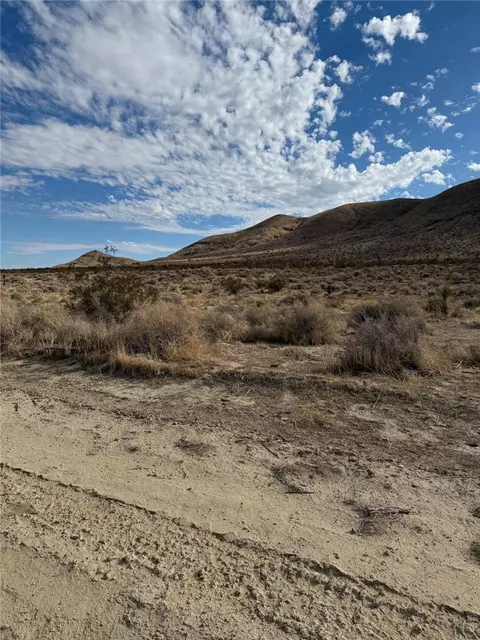 85 Th St W, Rosamond, CA 93560 photo 14