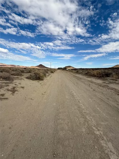 85 Th St W, Rosamond, CA 93560 photo 12