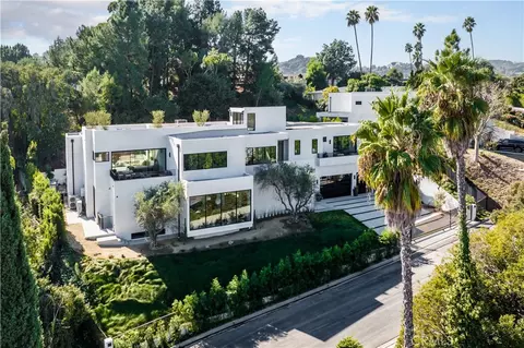 3676 Crownridge Dr, Sherman Oaks, CA 91403