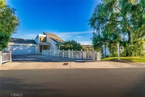 21443 Iglesia Dr, Woodland Hills, CA 91364
