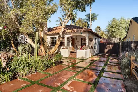 22025 Lopez St, Woodland Hills, CA 91364