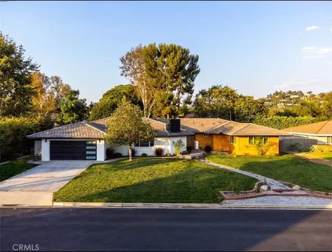1271 Brittany Cross Rd, Santa Ana, CA 92705