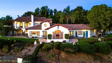 8420 Waters Rd, Moorpark, CA 93021
