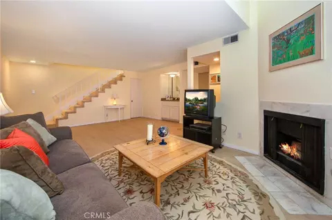 21620 Burbank Blvd #17, Woodland Hills, CA 91367
