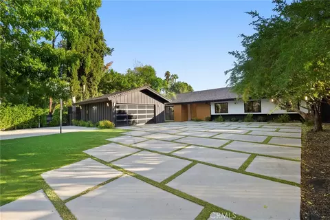 22400 Bessemer St, Woodland Hills, CA 91367