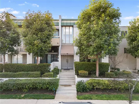 5365 White Oak Ave #B, Encino, CA 91316