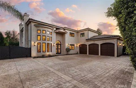 22858 Collins St, Woodland Hills, CA 91367