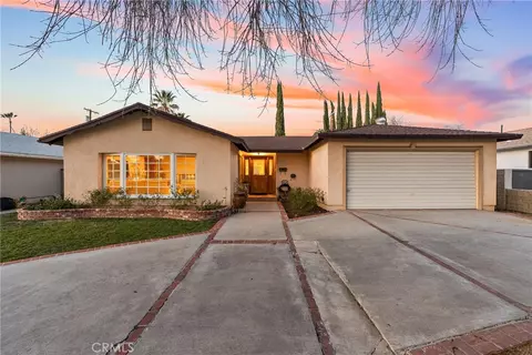 23519 Friar St, Woodland Hills, CA 91367