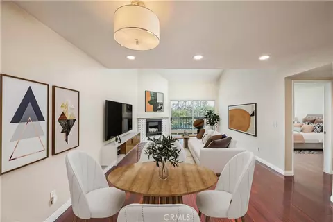 5520 Owensmouth Ave #315, Woodland Hills, CA 91367