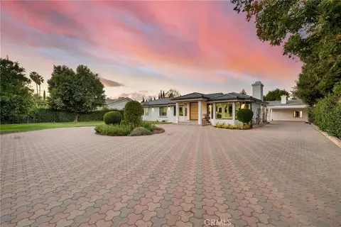 22901 Burbank Blvd, Woodland Hills, CA 91367