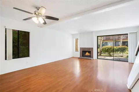 5720 Owensmouth Ave #128, Woodland Hills, CA 91367