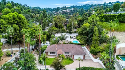 3855 Hayvenhurst Ave, Encino, CA 91436