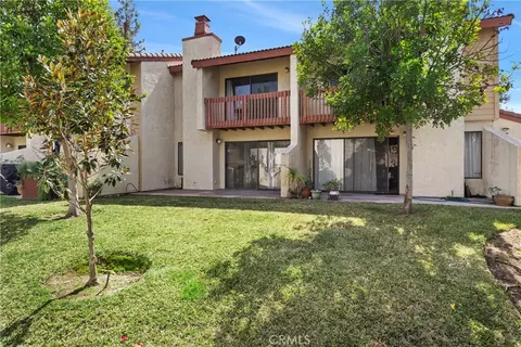 5720 Owensmouth Ave #165, Woodland Hills, CA 91367
