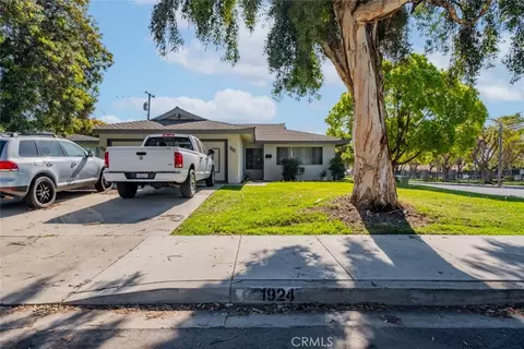 1924 Bobolink Way, Pomona, CA 91767