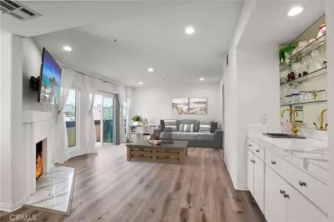 5224 Zelzah Ave #108, Encino, CA 91316