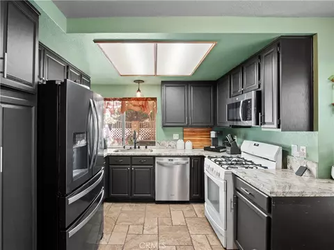 21741 Jeffers Ln, Saugus, CA 91350 photo 8