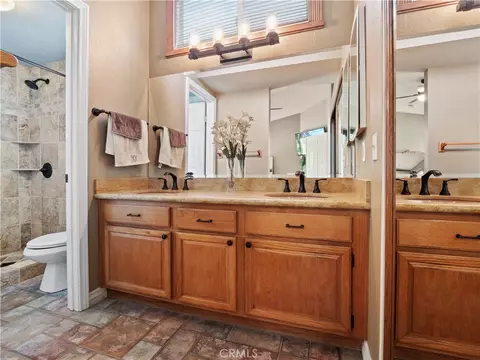 21741 Jeffers Ln, Saugus, CA 91350 photo 15