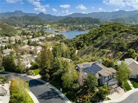 184 Halsbury Ct, Lake Sherwood, CA 91361