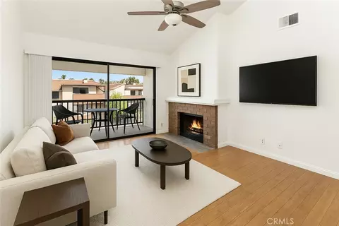 6275 Canoga Ave #86, Woodland Hills, CA 91367