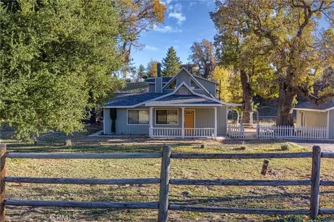 Exterior - 27900 Bear Valley Rd, Tehachapi, CA 93561 photo 4 of 10