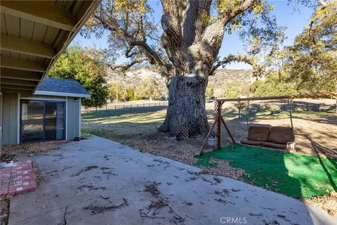 Exterior - 27900 Bear Valley Rd, Tehachapi, CA 93561 photo 9 of 10