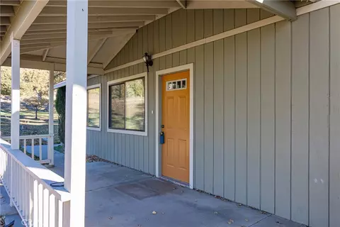 Exterior - 27900 Bear Valley Rd, Tehachapi, CA 93561 photo 5 of 10