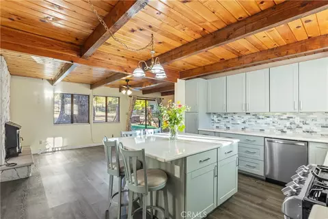 Kitchen - 27900 Bear Valley Rd, Tehachapi, CA 93561 photo 4 of 4