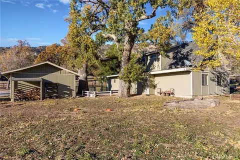 Exterior - 27900 Bear Valley Rd, Tehachapi, CA 93561 photo 7 of 10