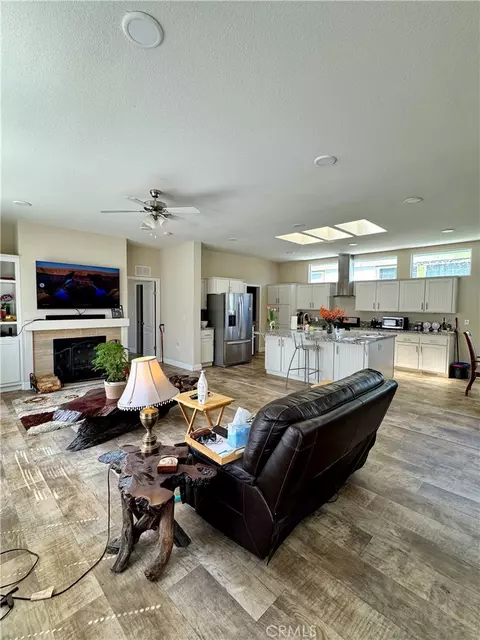 27 Essex Dr, Northridge, CA 91324