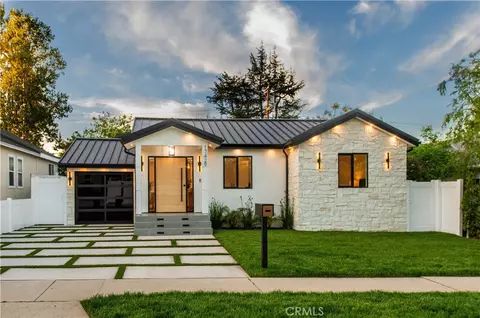 17429 Hatteras St, Encino, CA 91316