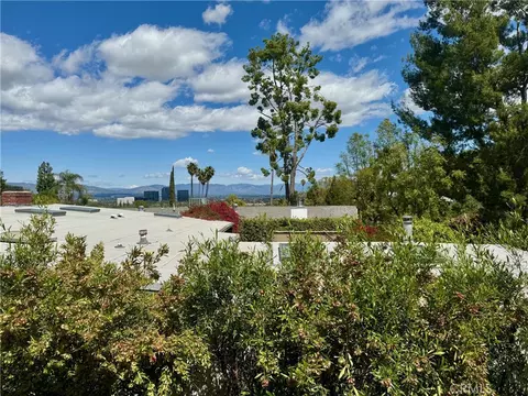 22385 Macfarlane Dr, Woodland Hills, CA 91364