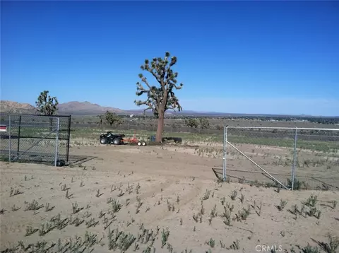 137 E Avenue N6, Palmdale, CA 93591 photo 2