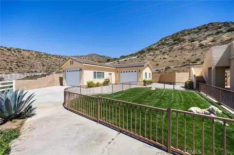 Exterior - 34695 Desert Rd, Acton, CA 93510 photo 6 of 10