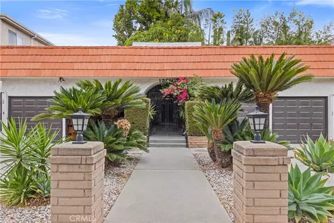10915 Peach Grove St #4, North Hollywood, CA 91601