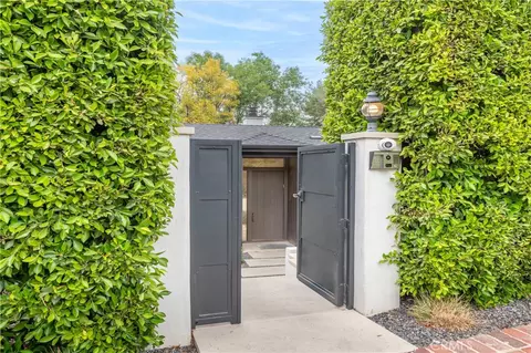 18085 Karen Dr, Encino, CA 91316
