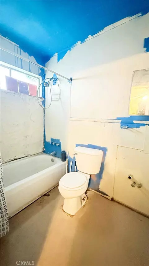 Bath - 84647 5th St, Trona, CA 93562 photo 2 of 2