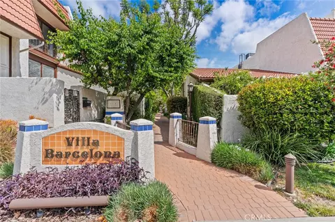 22277 Erwin St, Woodland Hills, CA 91367