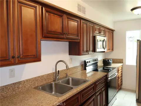 8055 Canby Ave #5, Reseda, CA 91335