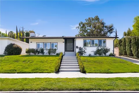 22148 Tiara St, Woodland Hills, CA 91367