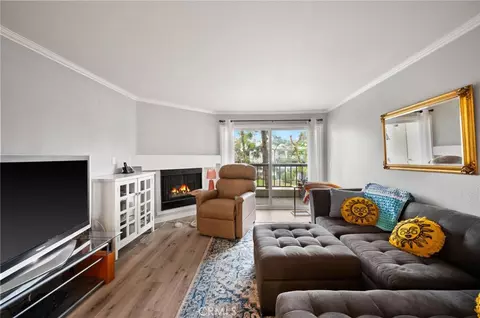 21400 Burbank Blvd #220, Woodland Hills, CA 91367