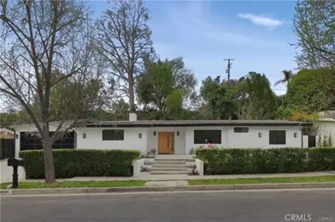 24020 Oxnard St, Woodland Hills, CA 91367
